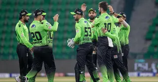 ফিজের দুর্দান্ত বোলিংয়ে রোমাঞ্চকর জয় করাচির